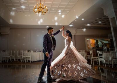 cinecrown-indian-wedding-photography-first-dance-couple-reflection